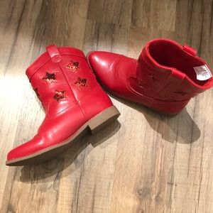 Red Cowgirl Boots w/ glitter stars ⭐️